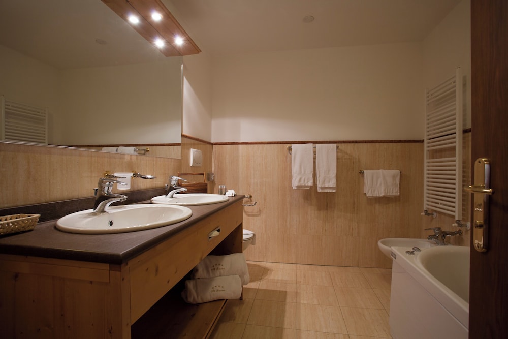 غرفة عائلية رباعية بسريرين منفصلين، Hotel Chalet all Imperatore 5/5