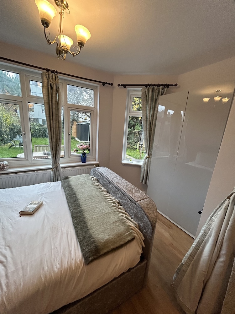 Wimbledon Holiday Lets 11/50