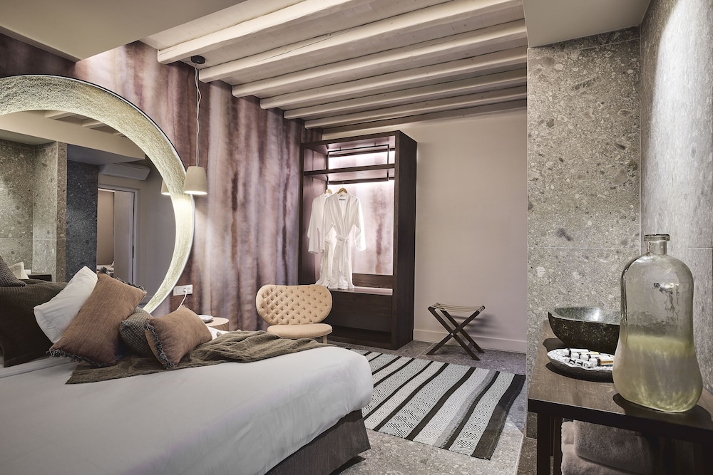 Elegant, Suite, King Bed, Shared Pool, 2 Sofa
