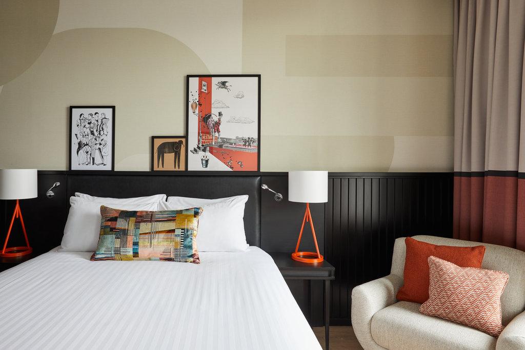 غرفة قياسية بسرير كينج بشرفة، Indigo Hotel Newcastle 6/10
