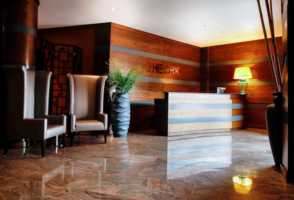 Oak Plaza Suites 7/66