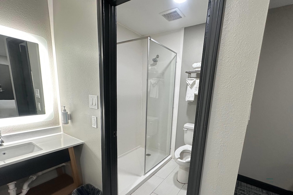 Super 8 by Wyndham Lubbock Airport 49/54