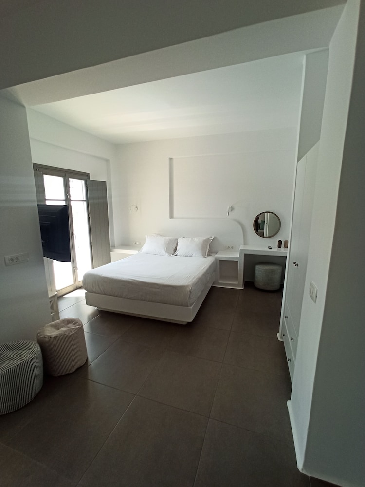 Amphitrite Suites Santorini 26/68