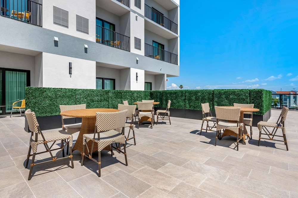 Cambria Hotel St Petersburg Madeira Beach Marina 45/58