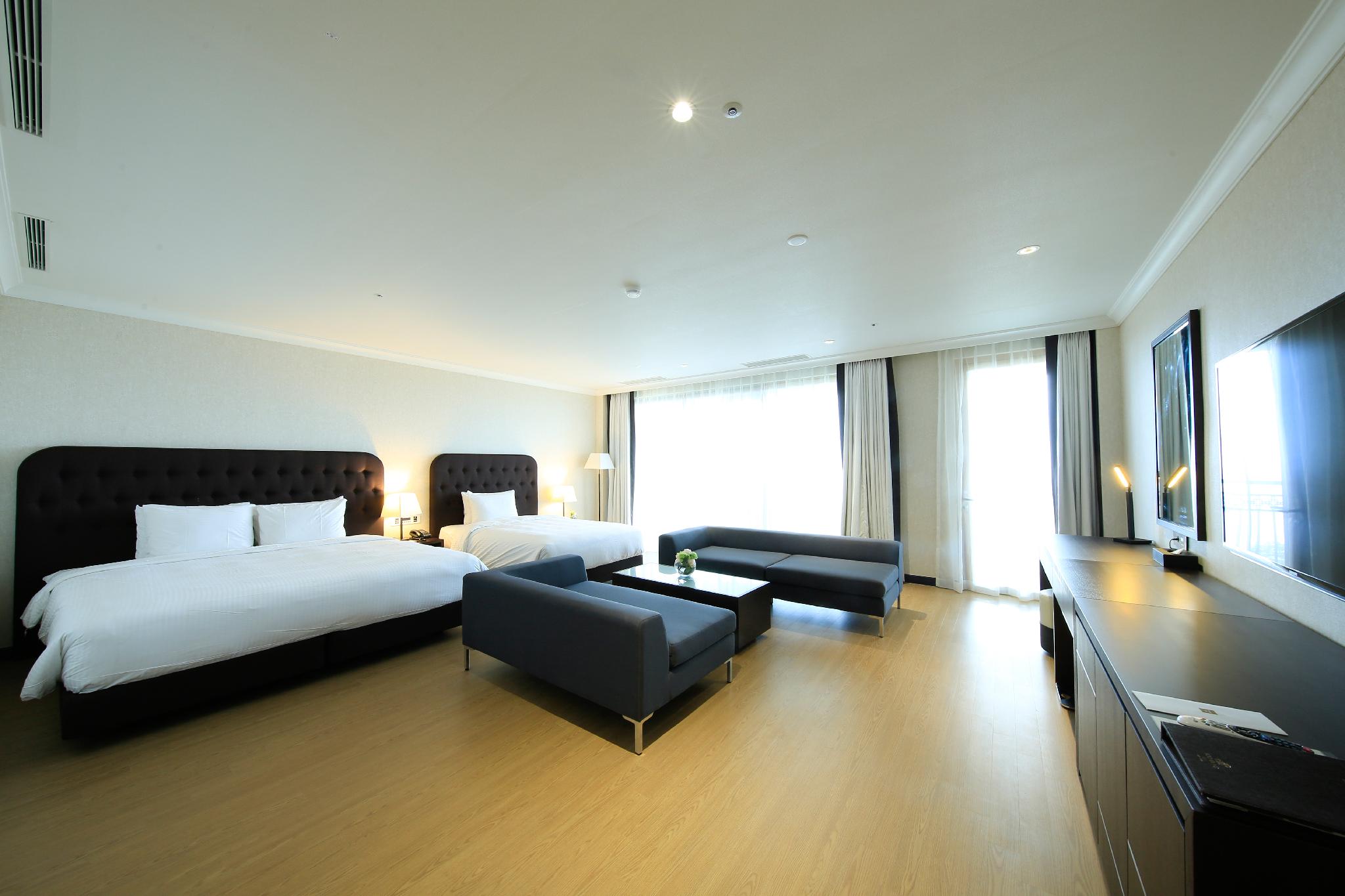 Semi Room, Hollywood, King Bed