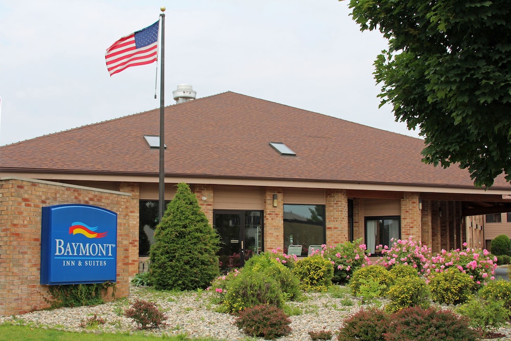 Baymont By Wyndham Battle Creek Downtown 3/39