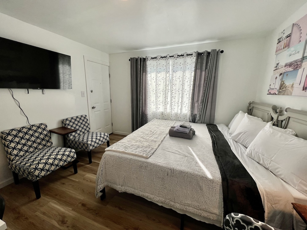 Cobmin Ridge Motel 6/24