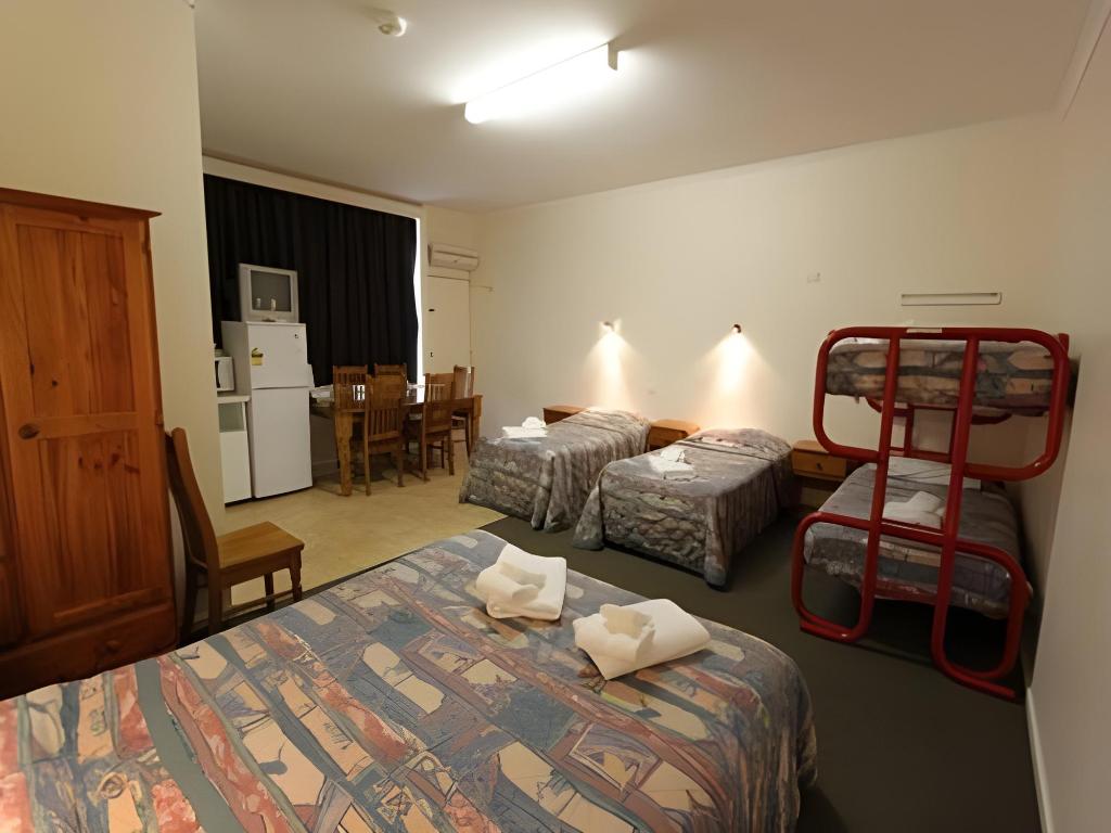 Lazy River Motor Inn 10/32