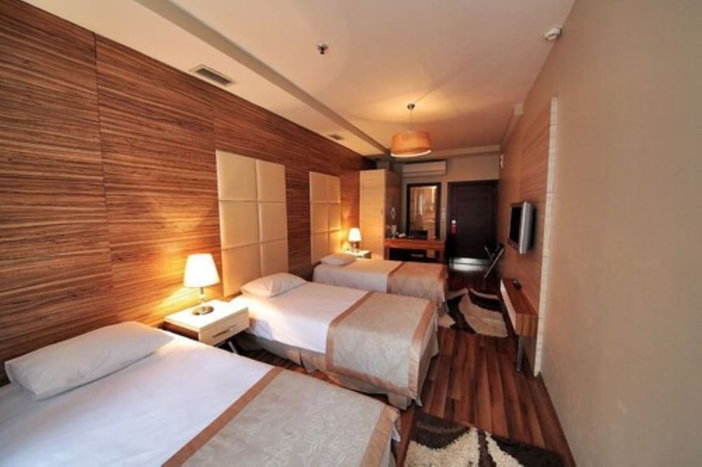 ROOM, TRIPLE