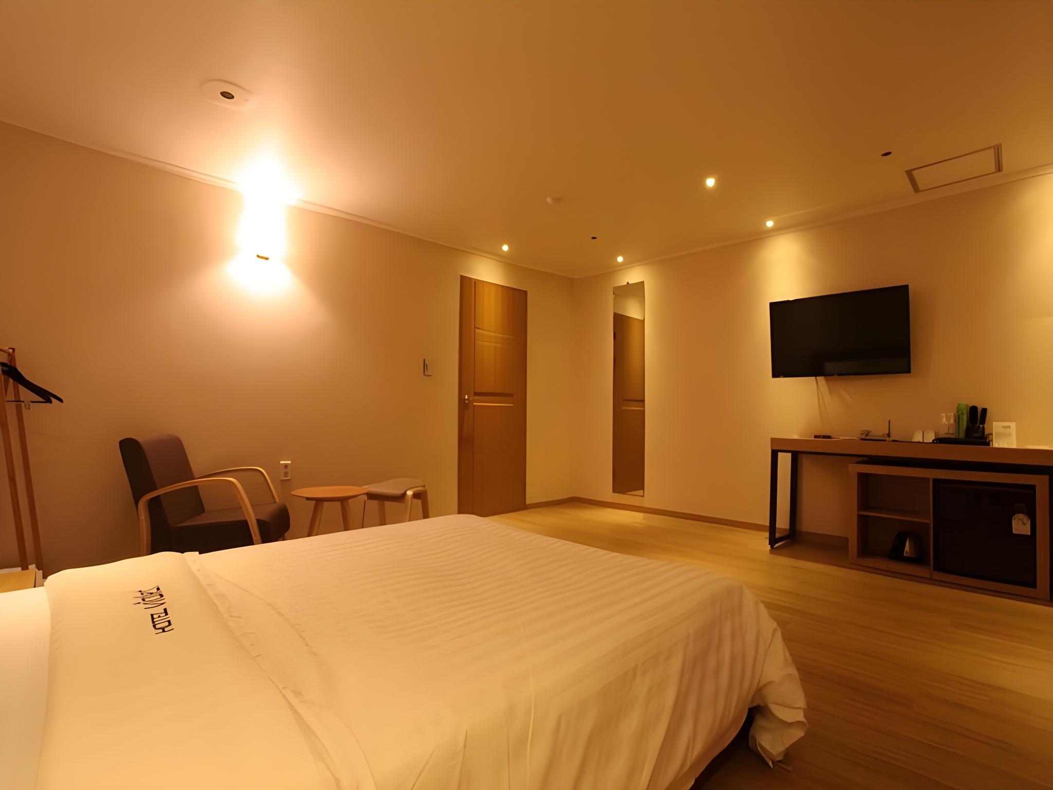 Hotel Violet 20/40