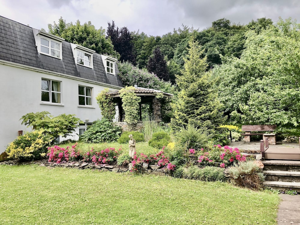 Belvedere Lodge - B&B 62/67