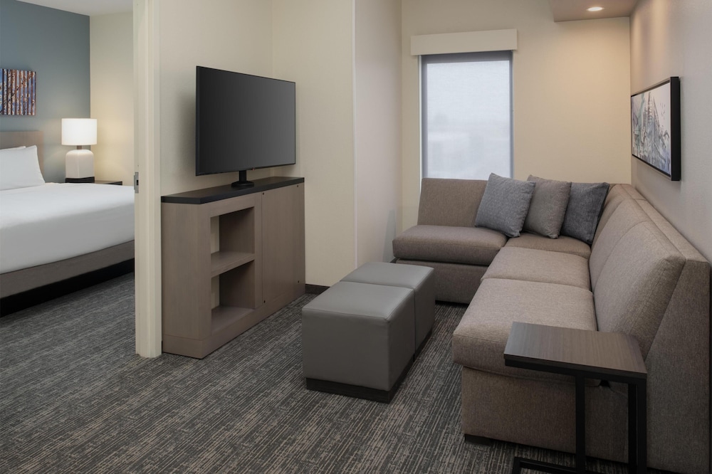 Hyatt House Fresno/Campus Pointe 23/50