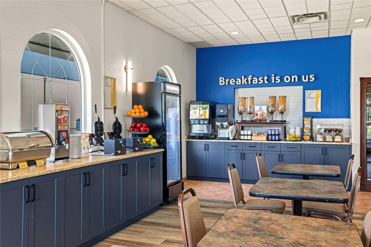 Days Inn & Suites by Wyndham Winkler 29/43
