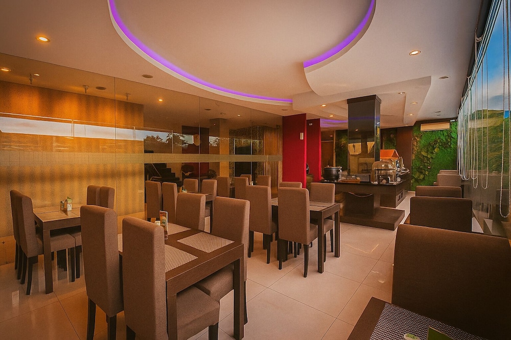Viva Hotel Kediri by Azana 39/55