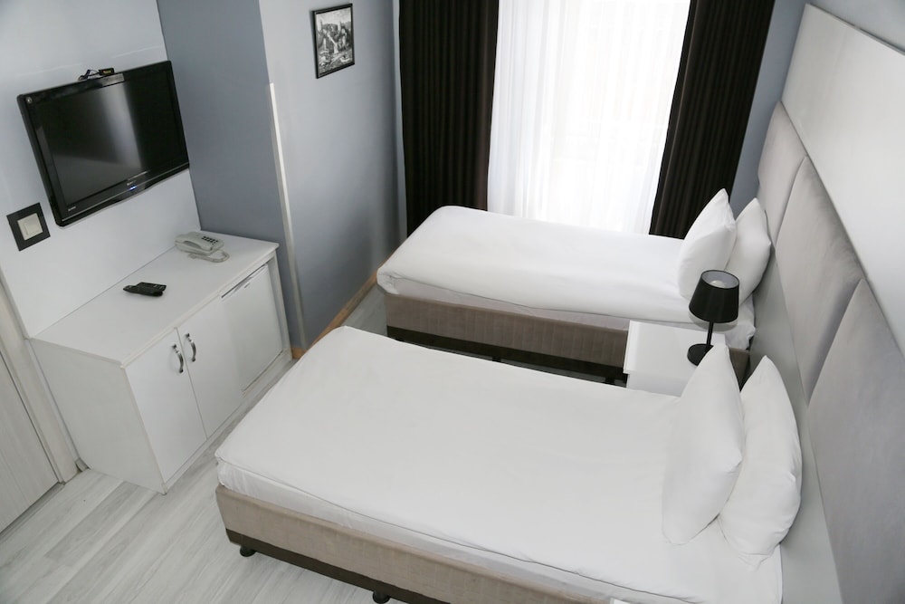 Babu Hotel 17/65