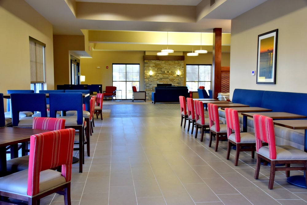 Comfort Suites Dunnellon near Rainbow Springs 30/40