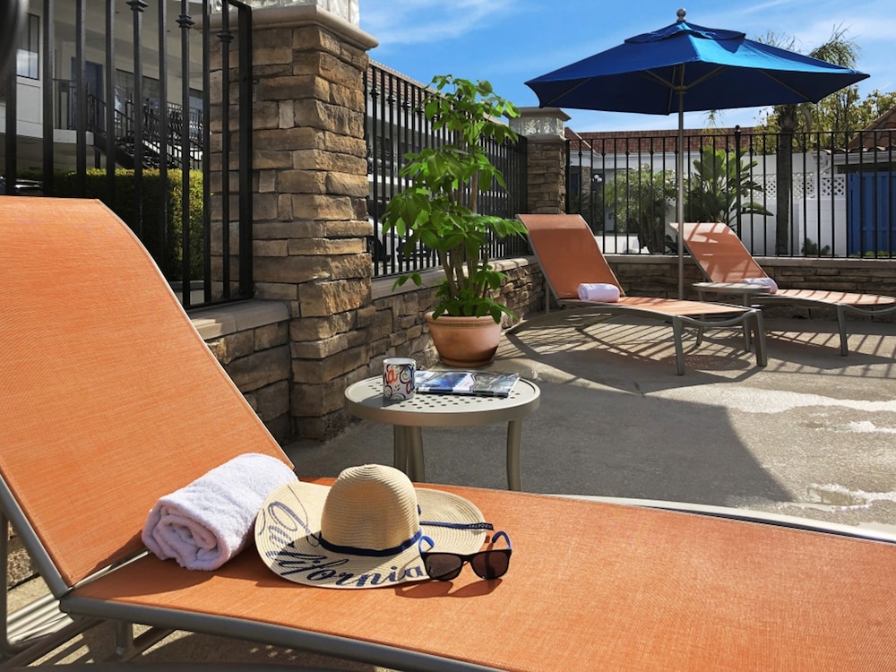 Tropicana Inn Suites 25/28