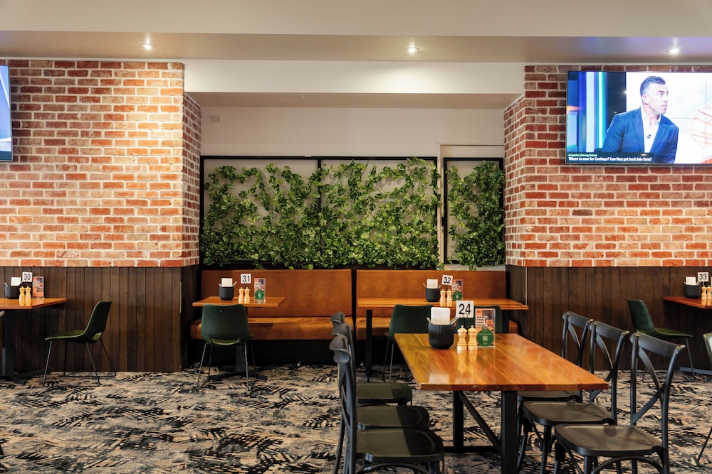 Metropolitan Hotel Mackay 26/35