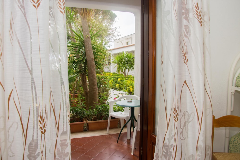 Hotel Villa Mena 32/50