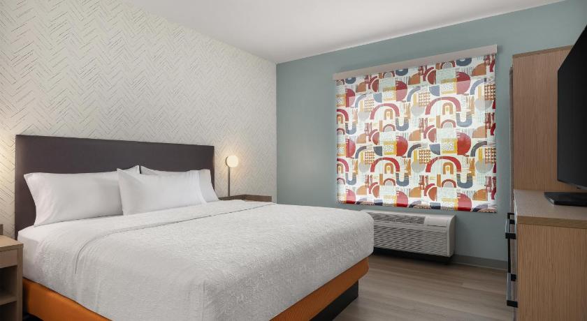Home2 Suites by Hilton Burlington, NJ 8/36