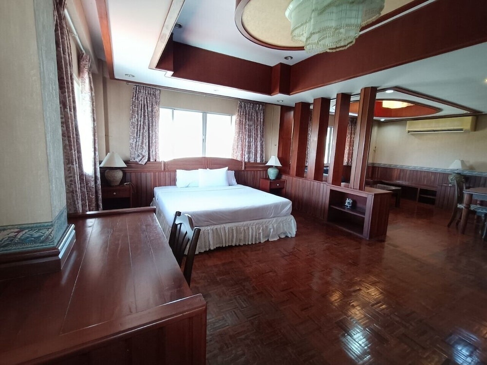Sabai Hotel & Plaza 12/50
