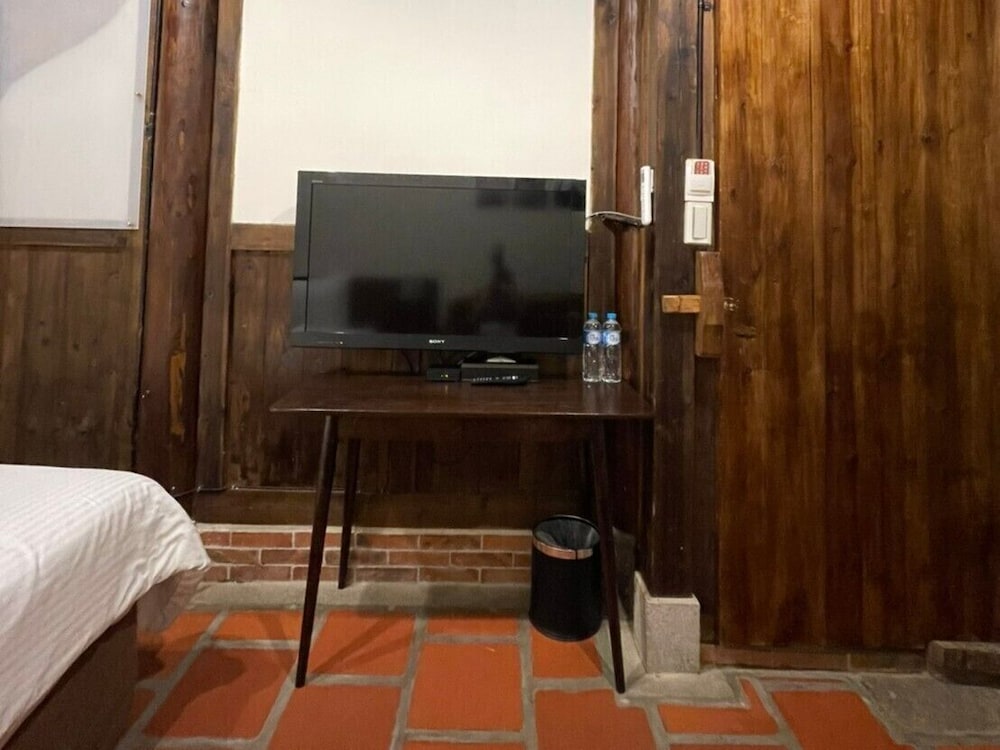 Guning Xiexinyuan Historical Inn 43/48