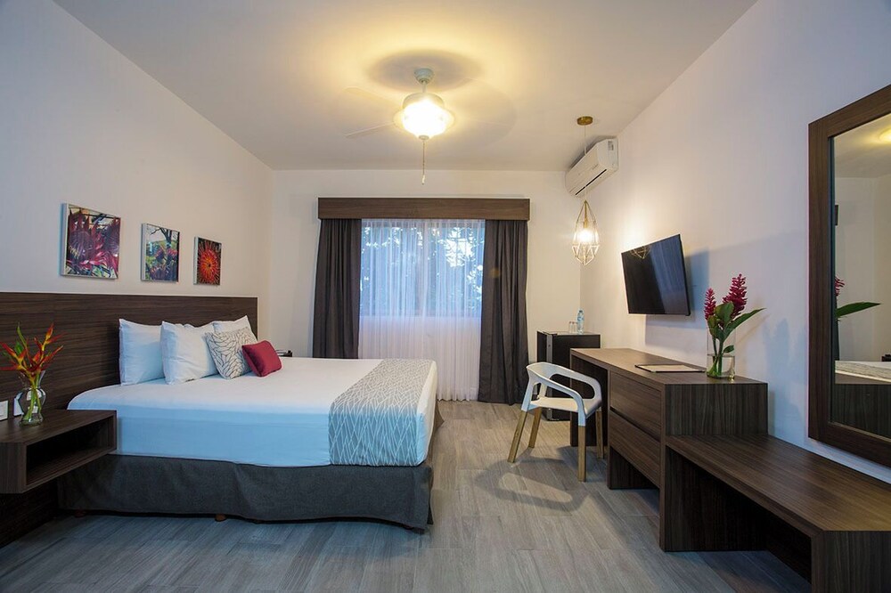DELUXE, STUDIO, SUITE, KING BED, GARDEN VIEW, HOT TUB