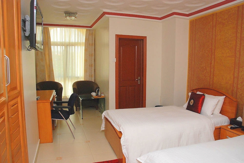Airport West Hotel 14/75