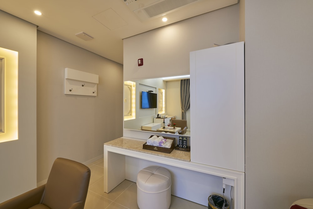 Madrid Hotel Gwangju 37/39