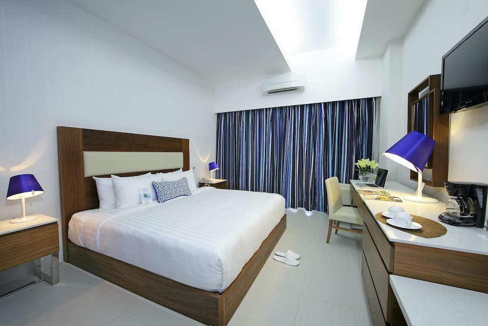 ROOM, KING BED