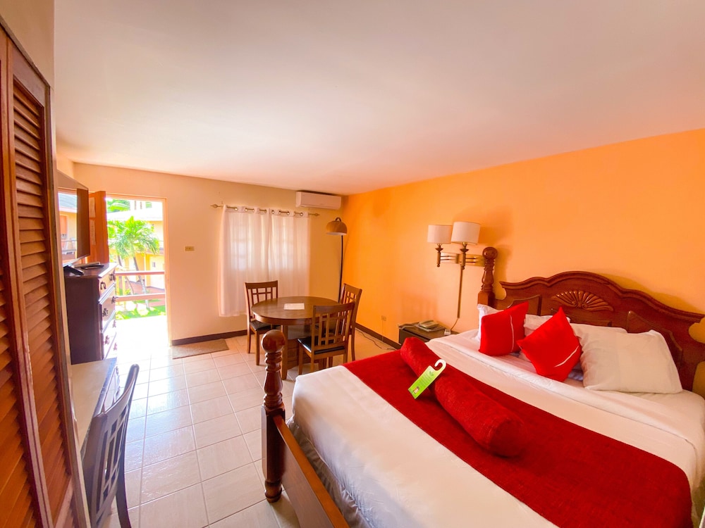 Executive, Suite, Queen Bed, Point Salines Hotel 4/10