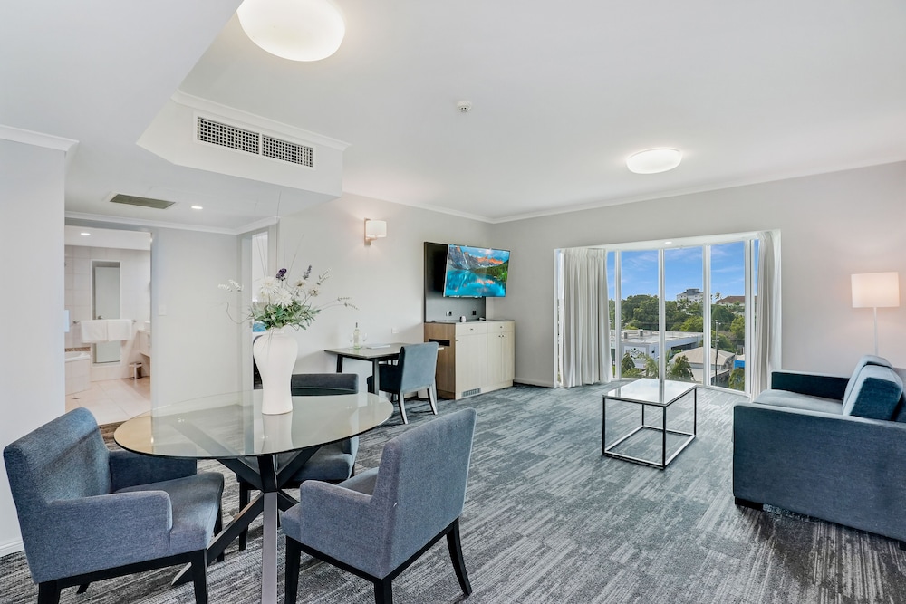 CAIRNS SHERIDAN HOTEL 34/45