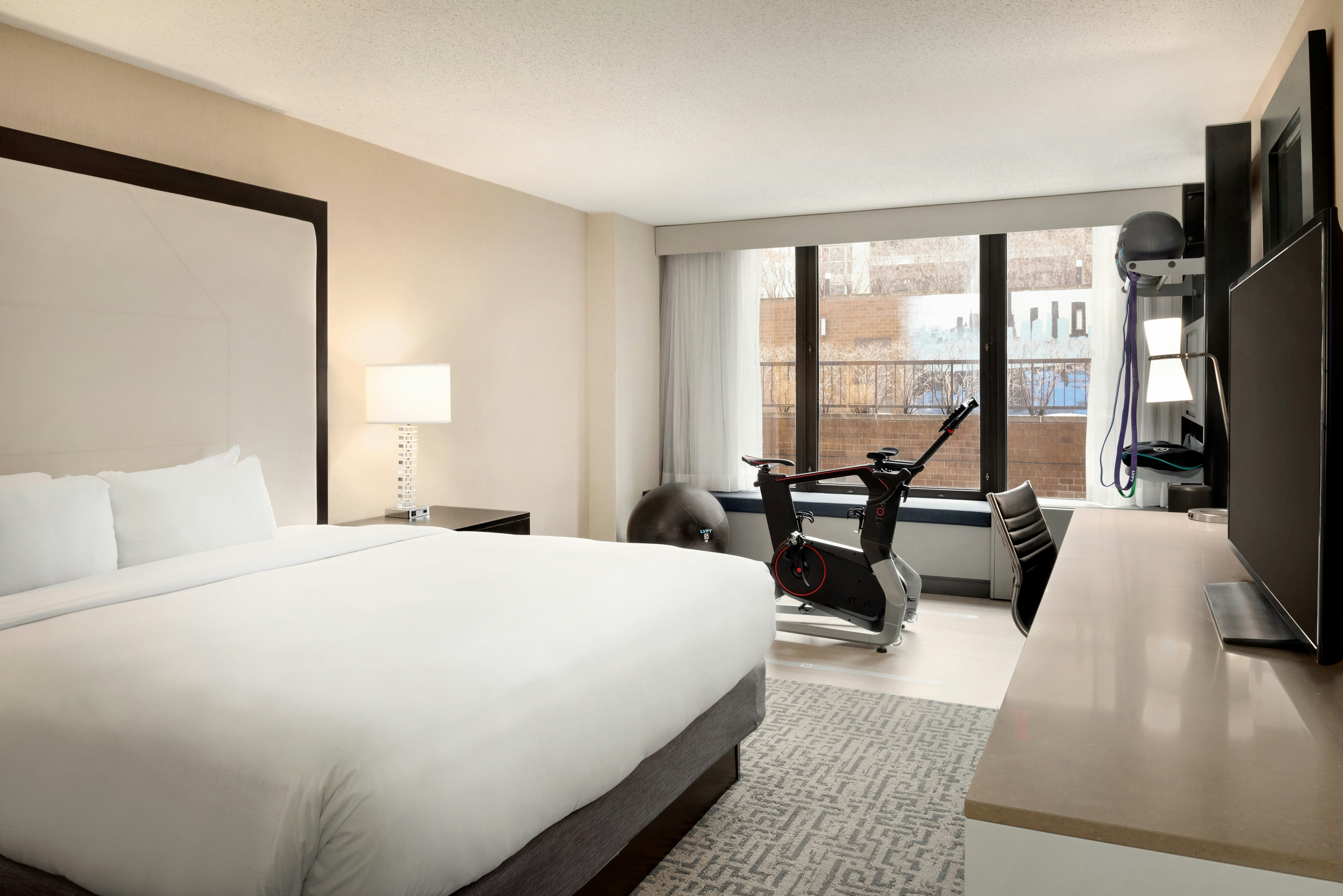 FITNESS, KING BED