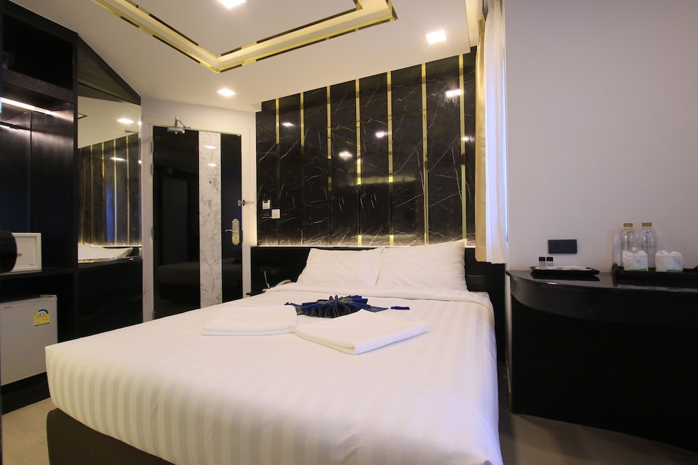 DELUXE, DOUBLE BED