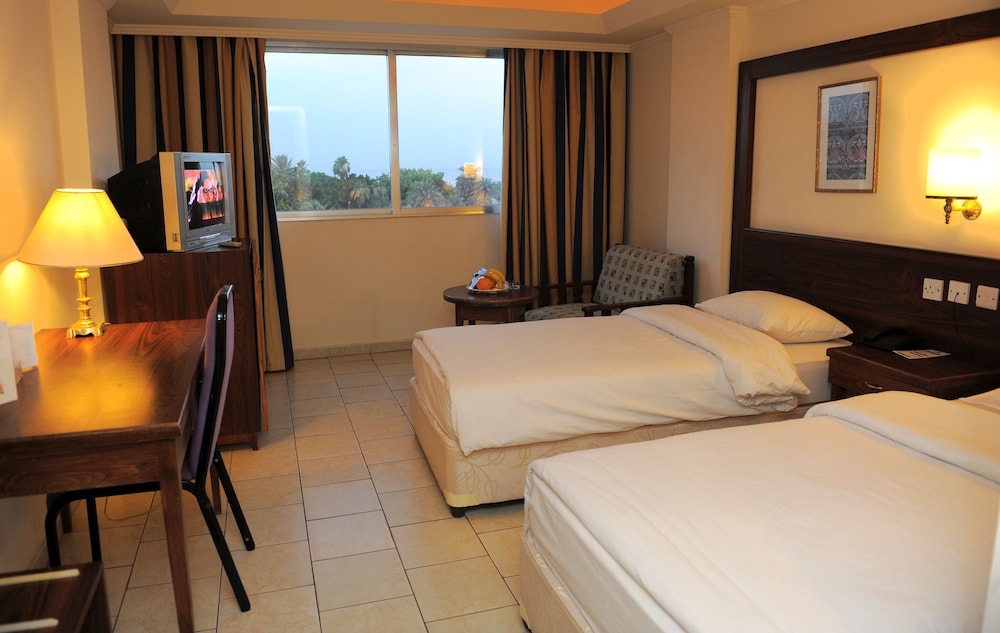 MINA HOTEL 33/65