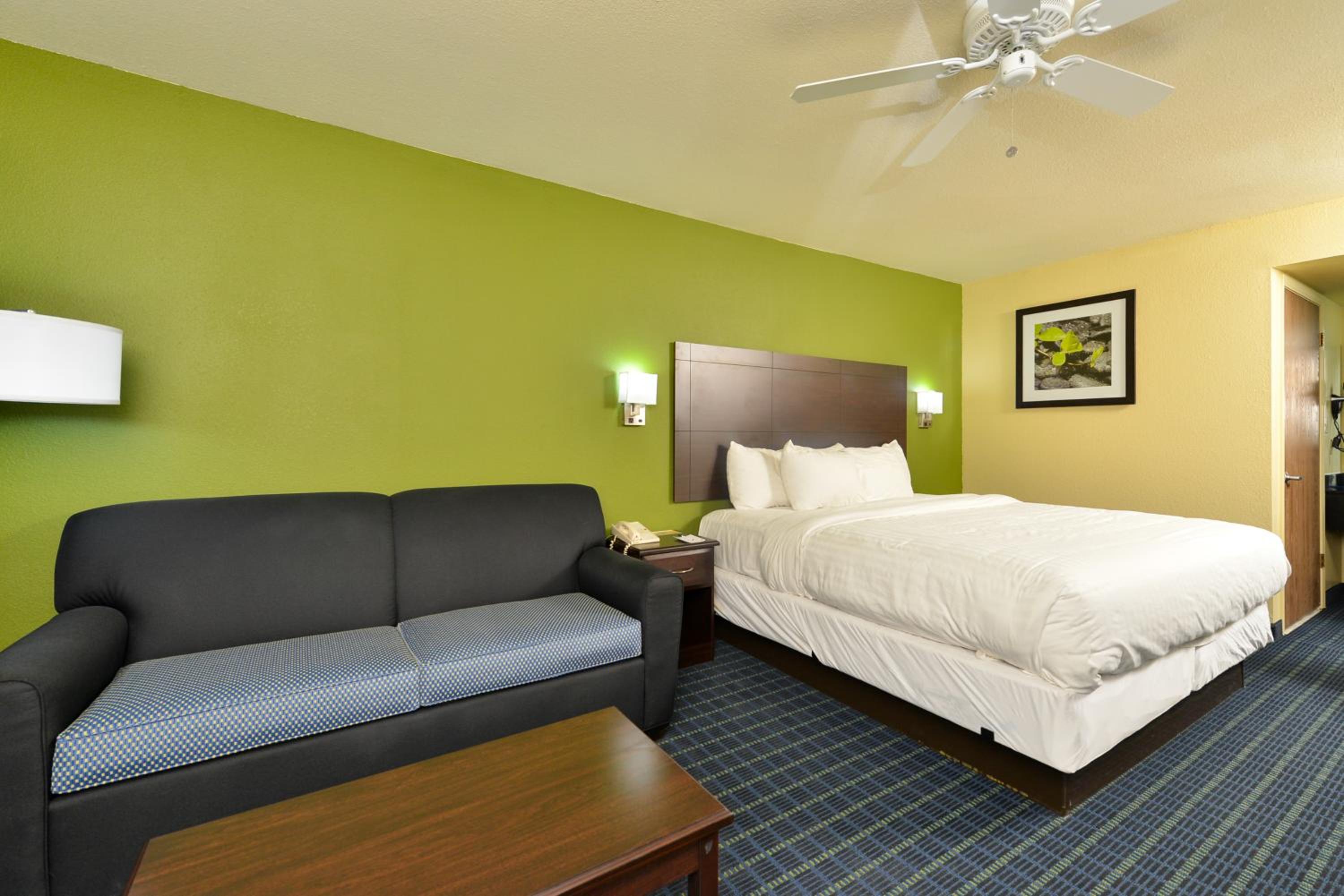 غرفة قياسية بسرير كينج يُسمح فيها بالحيوانات الأليفة، Quality Inn Needles, CA 4/5