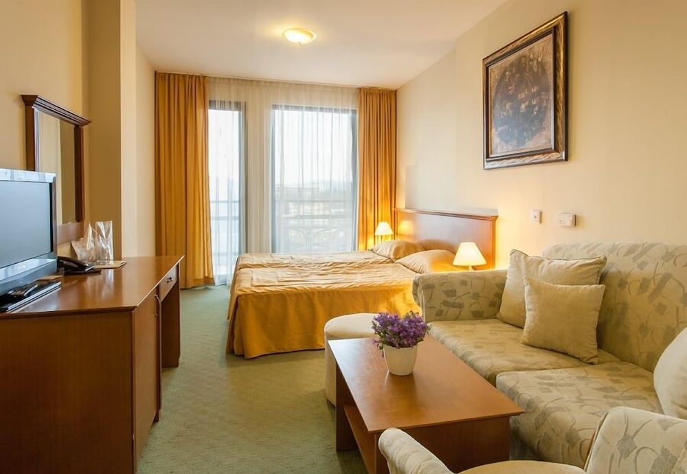 Hotel Panorama 6/15