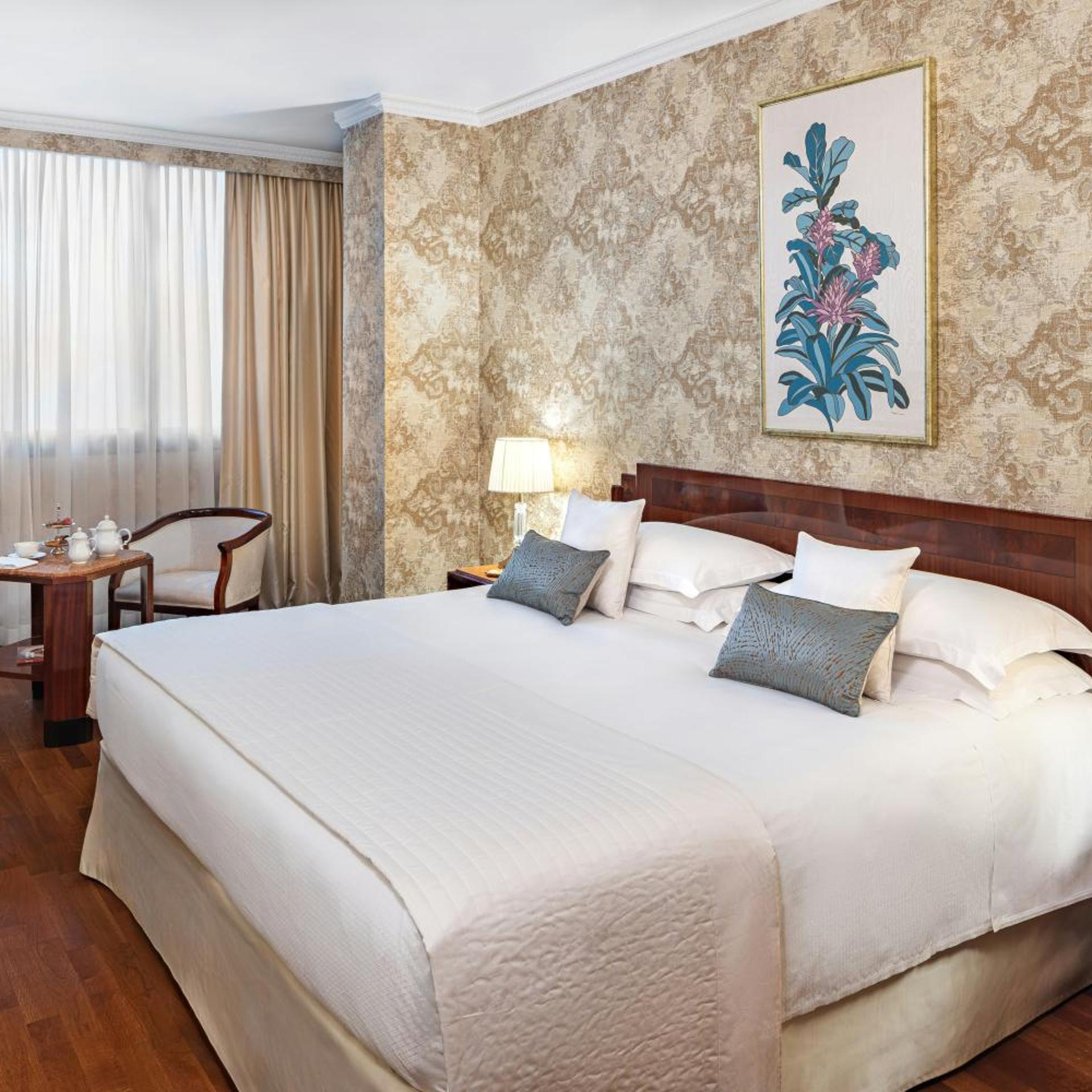 Deluxe, King Bed