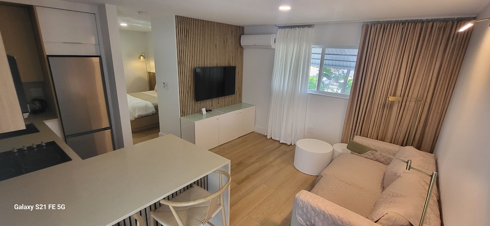 Green Island Inn 25/50