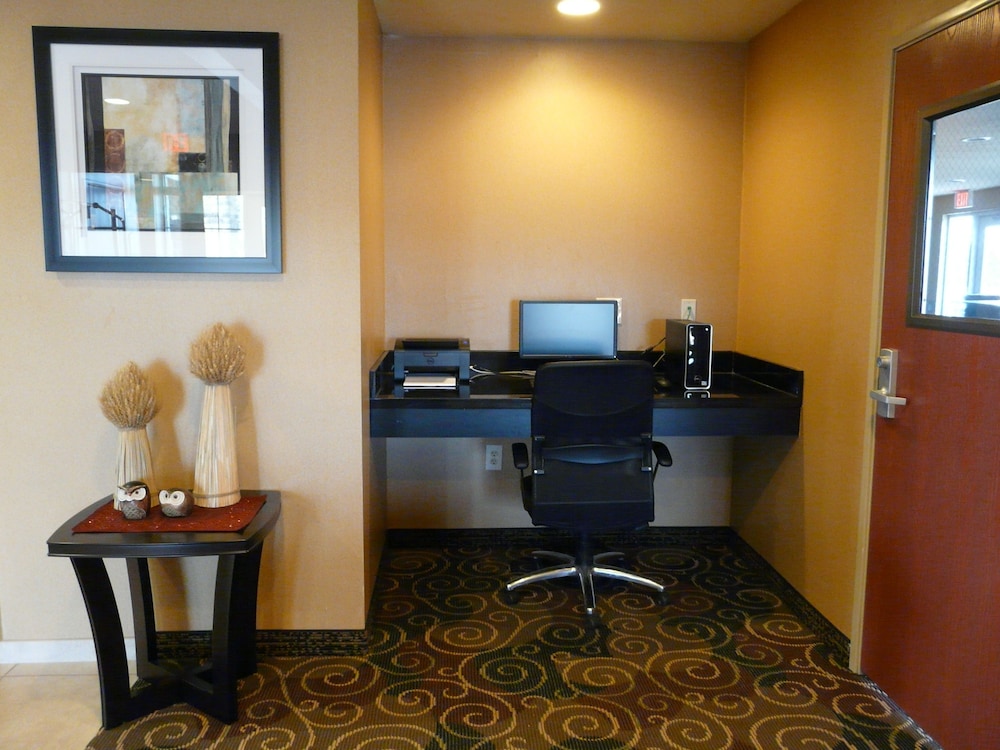 Cobblestone Inn & Suites - Harper 22/28