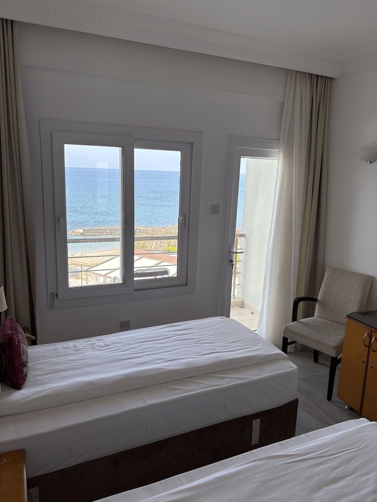 ADA BEACH HOTEL 10/50