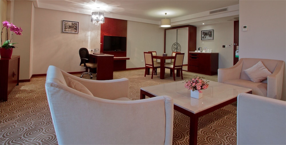 HUATIAN CHINAGORA HOTEL 35/63