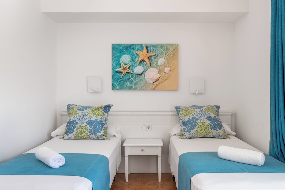 Neptuno Paguera Hostal 22/56
