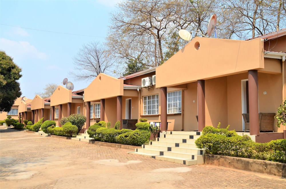 Riverside Hotel and Conference Centre 44/50