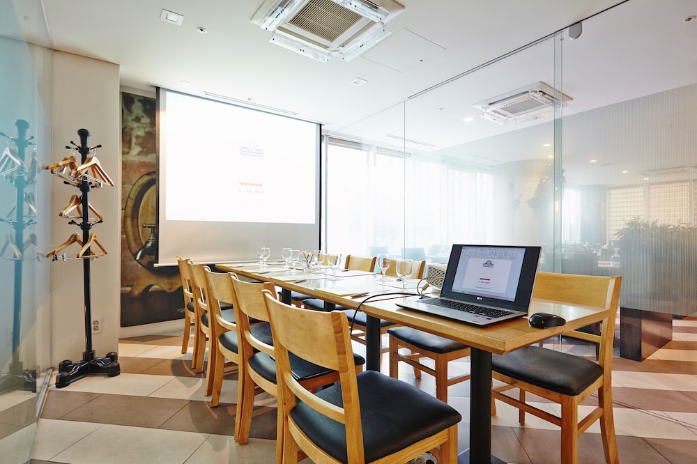 Days Hotel by Wyndham Seoul Myeongdong 46/56