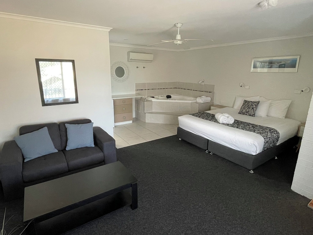 Coastal Bay Motel 43/66