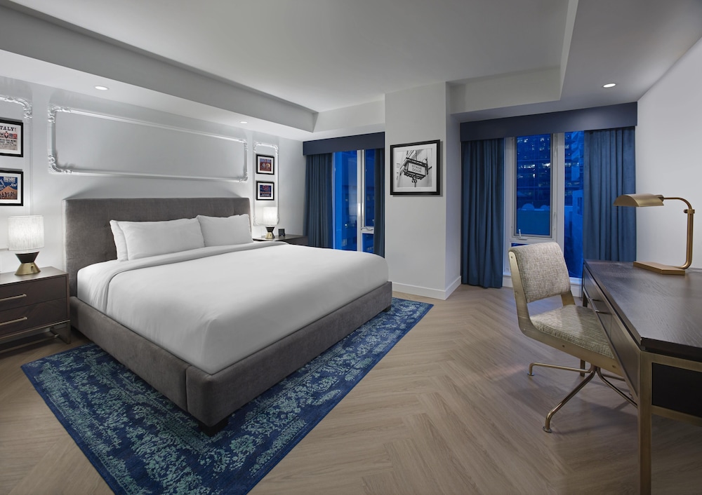Room at Pantages Hotel Downtown Toronto, TORONTO