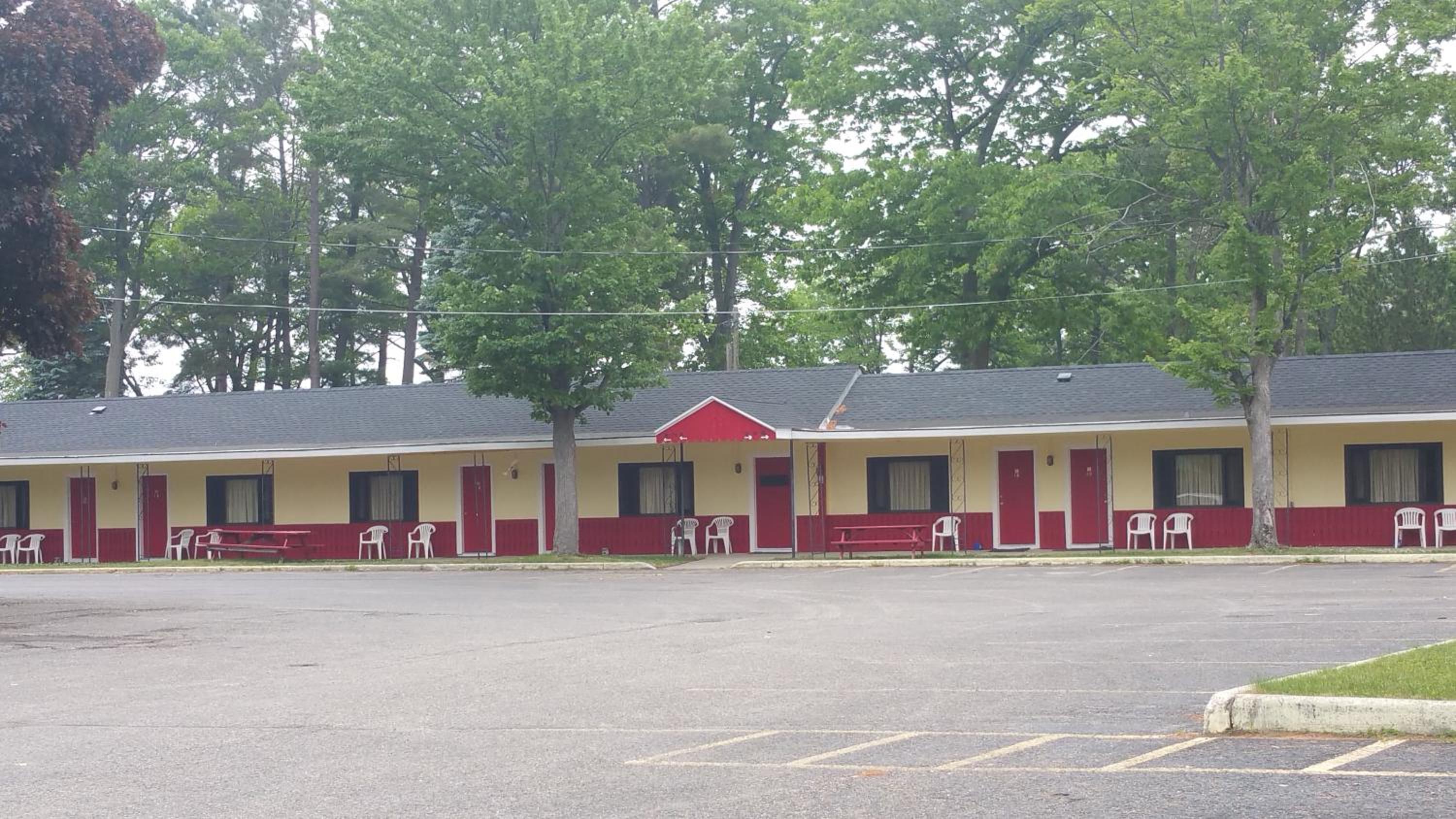 Sun 'n Snow Motel 5/50