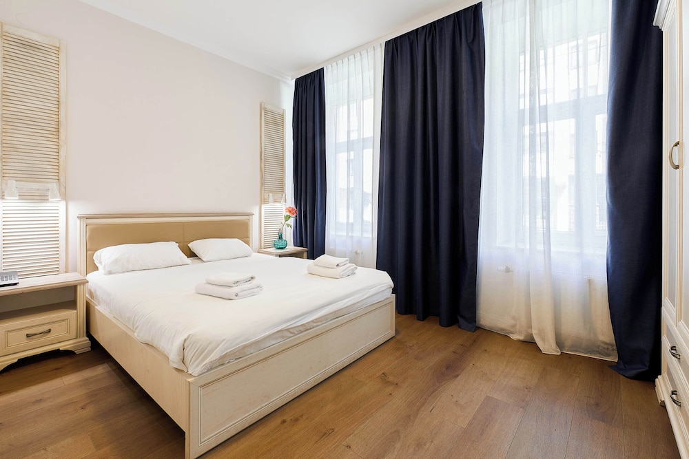 ROOM, DOUBLE BED