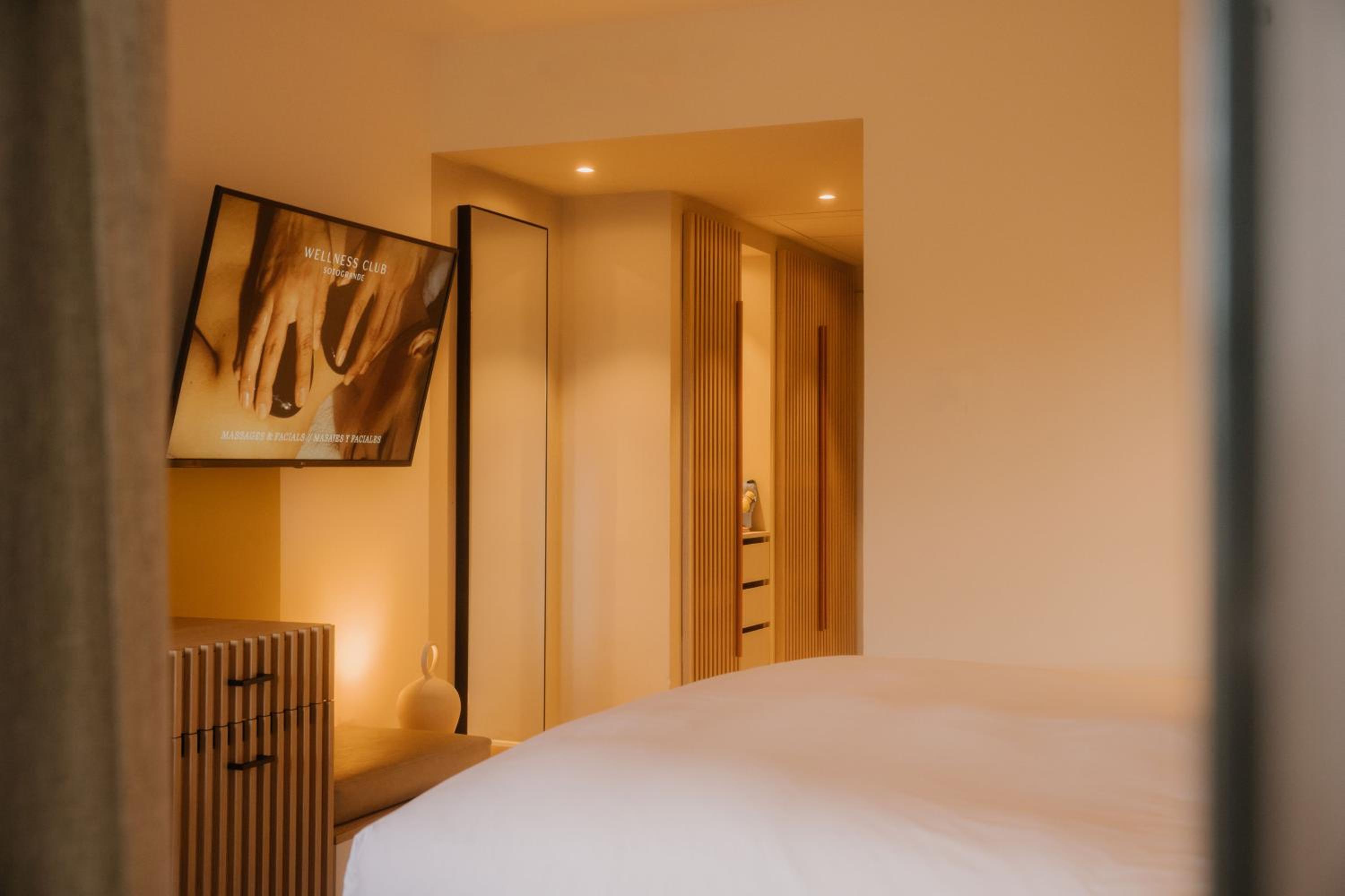 غرفة مريحة بسرير مزدوج، SO/Sotogrande Spa & Golf Resort Hotel 10/10